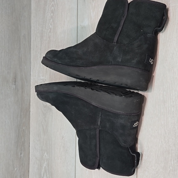 Ugg Australia Women's Black Suede Insulated Ankle Boots Wedge Shoes 10 - Picture 9 of 12